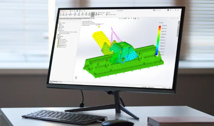 SolidWorks Simulation prueba diseños en condiciones reales y reduce tiempos y costos de prototipos físicos.